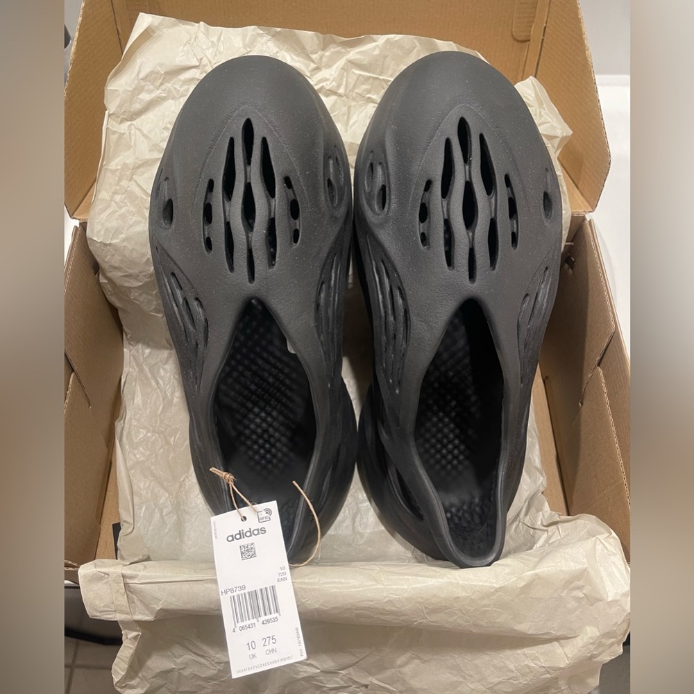 Yeezy foam runners